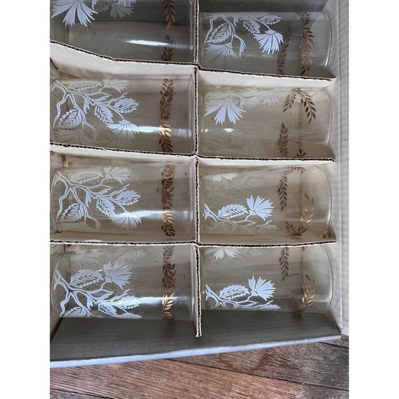 Vintage Federal Glass Hospitality Beverage Set of eight 5” drinking glasses - Picture 6 of 8